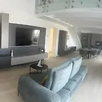Luxury Terrazza דירה *